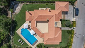A large house with a swimming pool, multiple patios, and a well-maintained lawn. - VILLA SIBLING 2. Golf resort villa with 4 bedrooms and private pool,  (Quarteira)