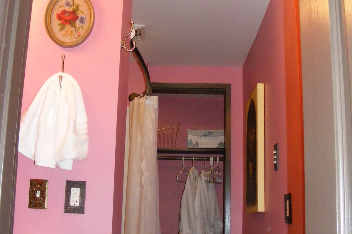Deluxe Suite | Bathroom | Slippers