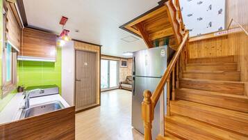 Room (Haetnim) | Free WiFi, bed sheets