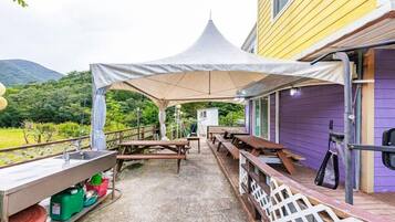 Room (Haetnim) | Free WiFi, bed sheets