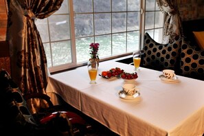 Room (A1Zeus) | Free WiFi, bed sheets - Hera Pension (Gapyeong)