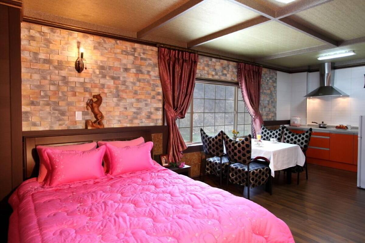 Room (A2Hera)