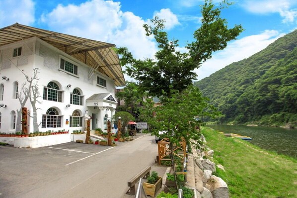 Exterior - Hera Pension (Gapyeong)