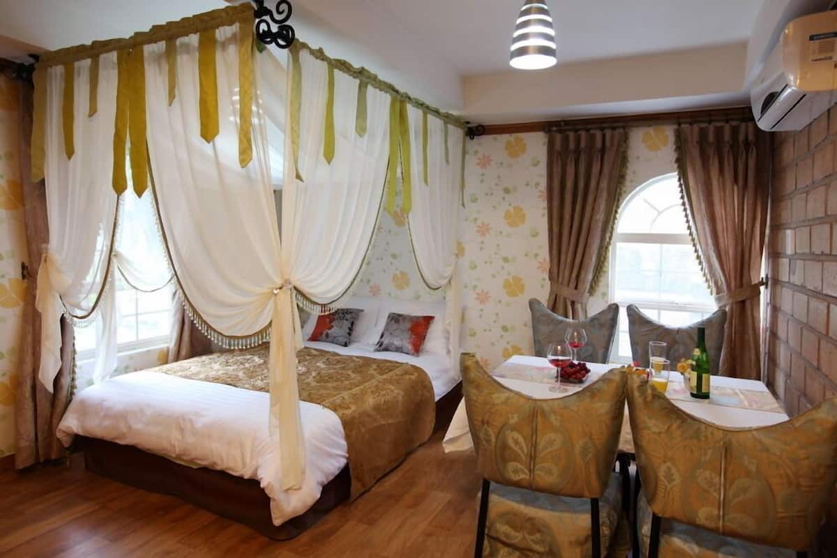 Room (B5Cronus)
