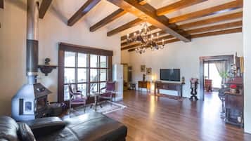 Room | 3 bedrooms, free WiFi, bed sheets