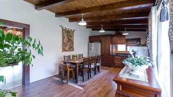 Room | 3 bedrooms, free WiFi, bed sheets