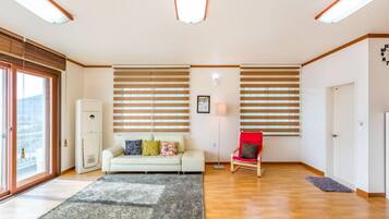 Quarto (Second Floor) | Wi-Fi de cortesia, roupa de cama