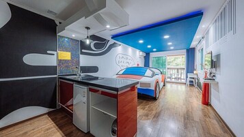 Room (Loveholic) | Free WiFi, bed sheets