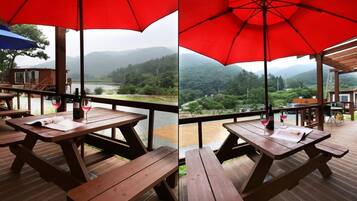 Room (Gugiza) | Free WiFi, bed sheets