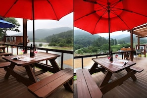 Room (Gugiza) | Free WiFi, bed sheets - Unrim Pension (Jindo)