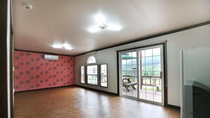 Room (Nag-jo) | WiFi (free), bed sheets - Unrim Pension (Jindo)