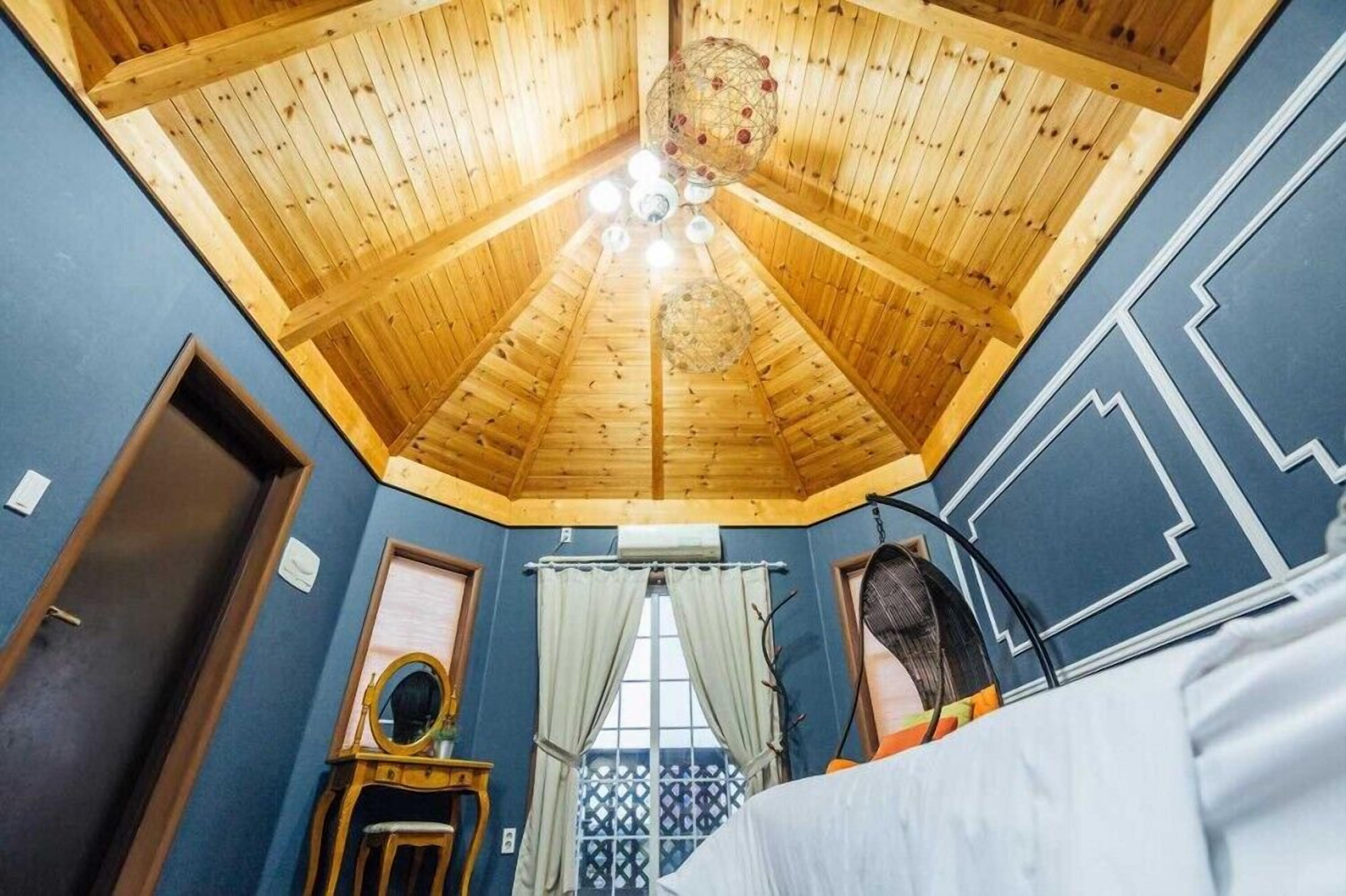 Room (Romantic Blue) | Free WiFi