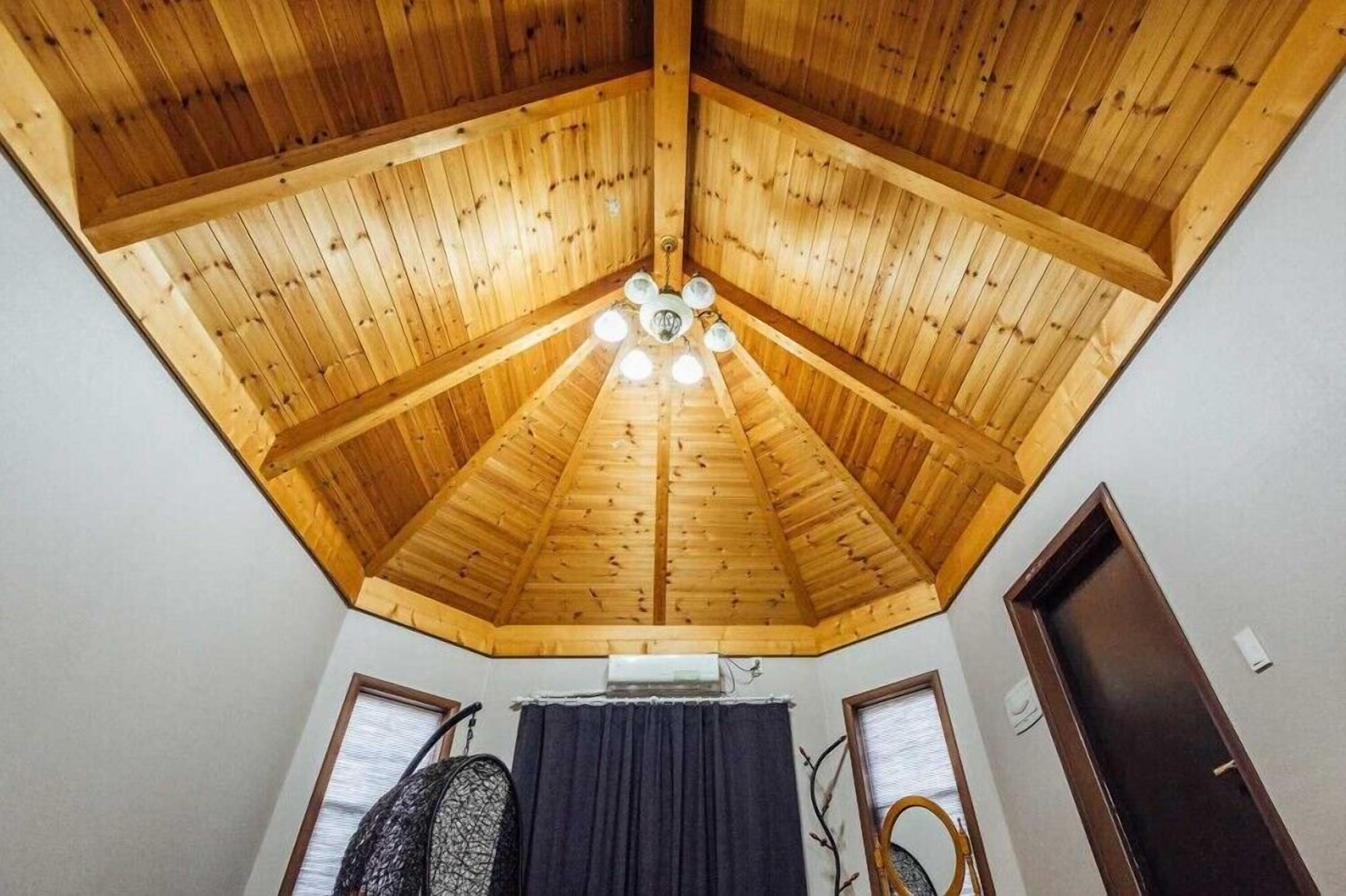 Room (Babypink) | Free WiFi