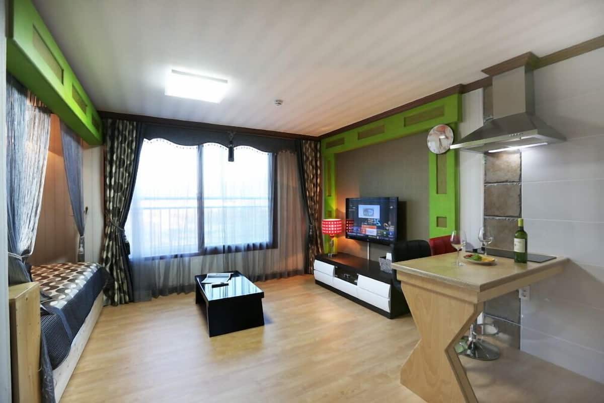 Room (Mool Oreumdal) | Free WiFi, bed sheets