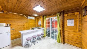 Room (Byulnimbang) | WiFi (free), bed sheets