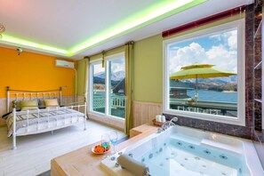 Room (Mulbit Spa) | Free WiFi, bed sheets - Hosu Ilchul Pension (Jecheon)