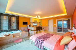 Free WiFi, bed sheets - Hosu Ilchul Pension (Jecheon)