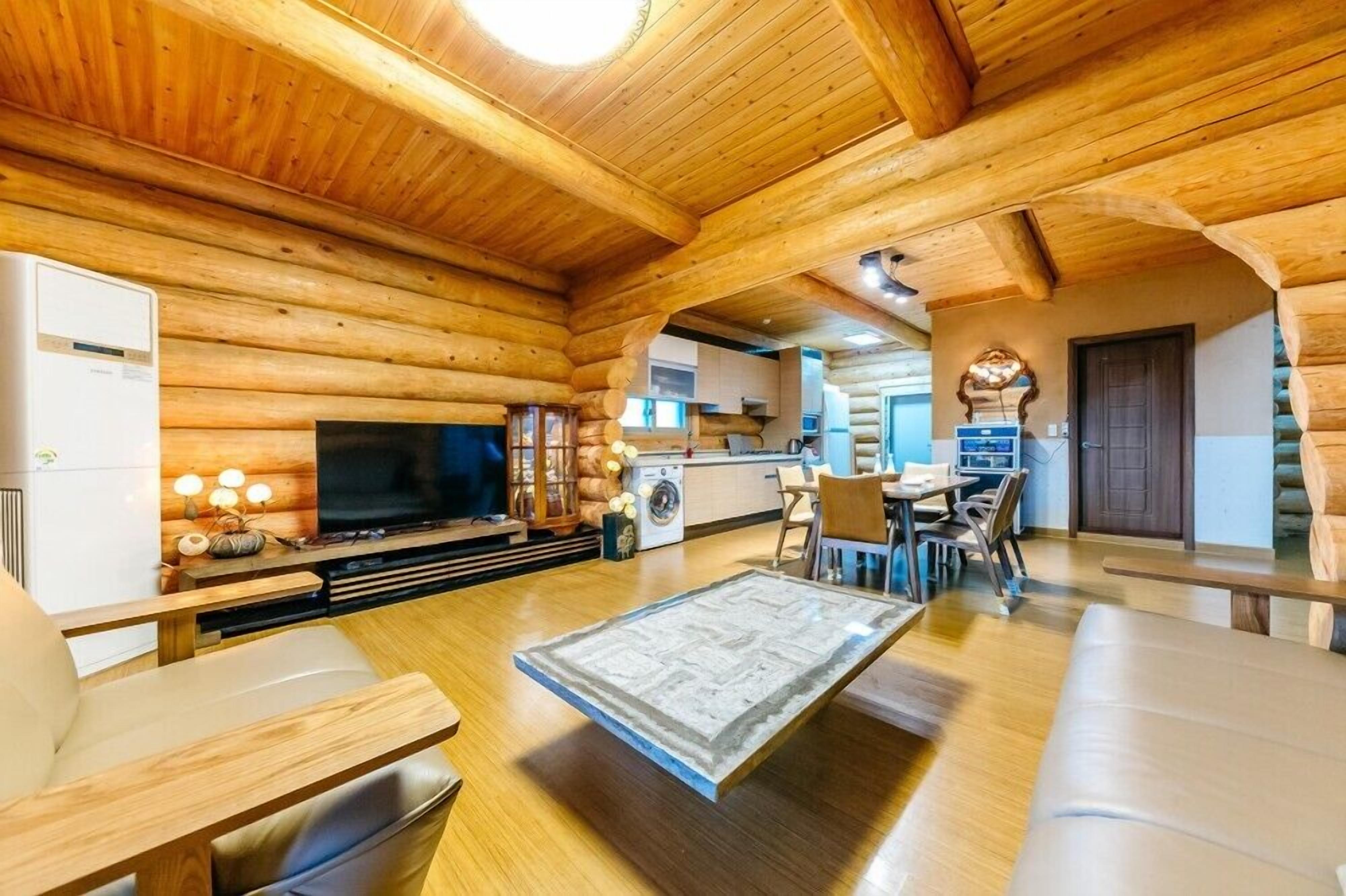 Room (Tongnamu Bang) | Free WiFi, bed sheets