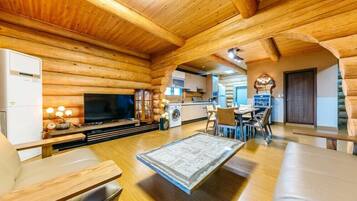 Room (Tongnamu Bang) | Free WiFi, bed sheets