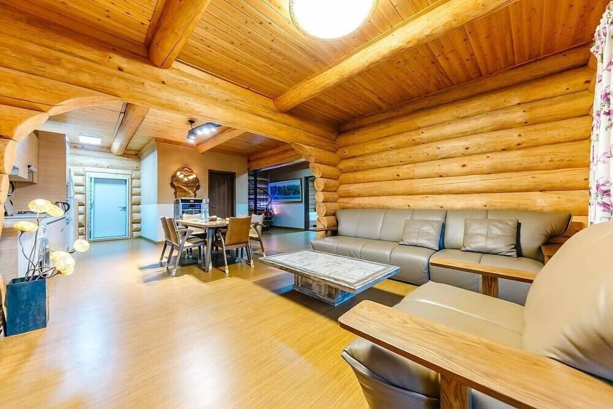 Room (Tongnamu Bang) | Free WiFi, bed sheets