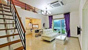 Room (Claire 201) | Free WiFi, bed sheets