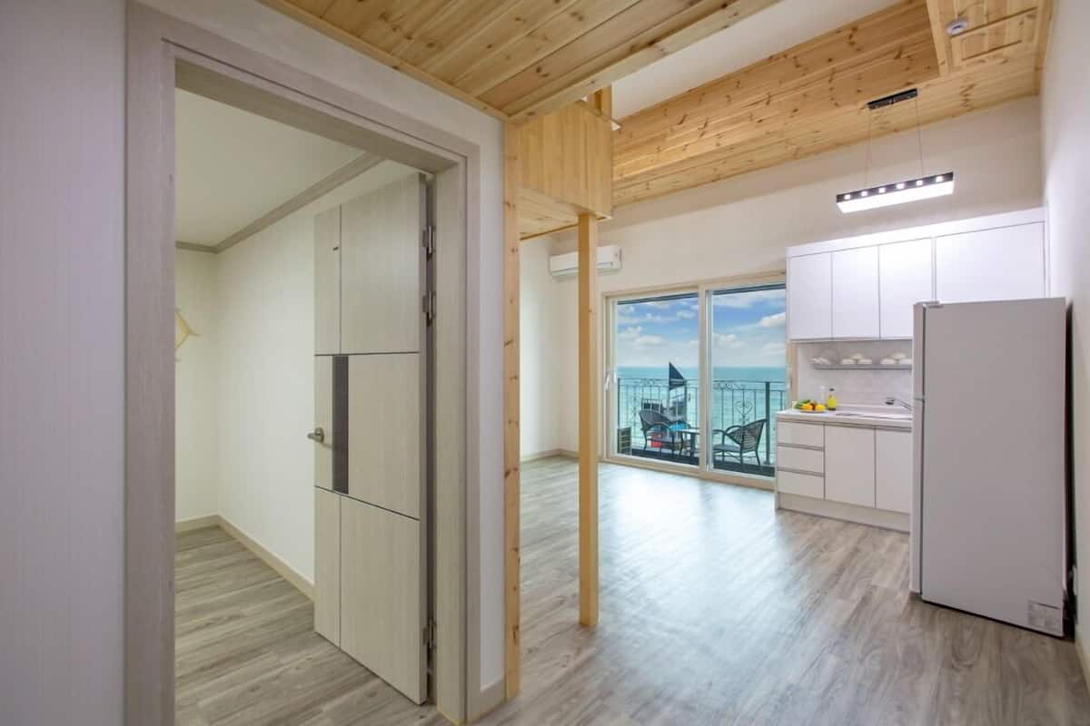 Room (Sunbital(203)) | WiFi (free), bed sheets