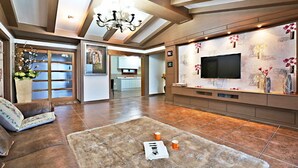 Room (Haegeumgang) | Free WiFi, bed sheets - Gashbush Pension (Geoje)