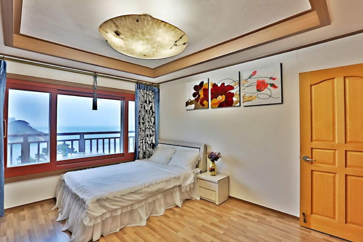 Quarto (Haegeumgang) | Wi-Fi de cortesia, roupa de cama