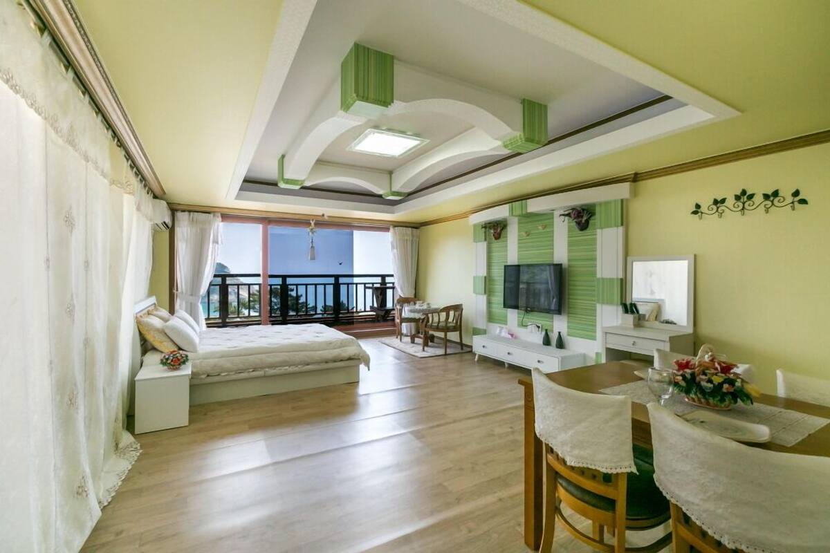 Quarto (Uoido) | Wi-Fi de cortesia, roupa de cama