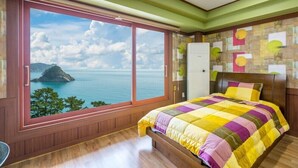Room | Free WiFi, bed sheets - Gashbush Pension (Geoje)