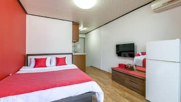 Room (103) | WiFi (free), bed sheets