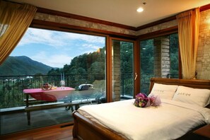 Room (105) | Free WiFi, bed sheets - Pinehill pension (Gapyeong)