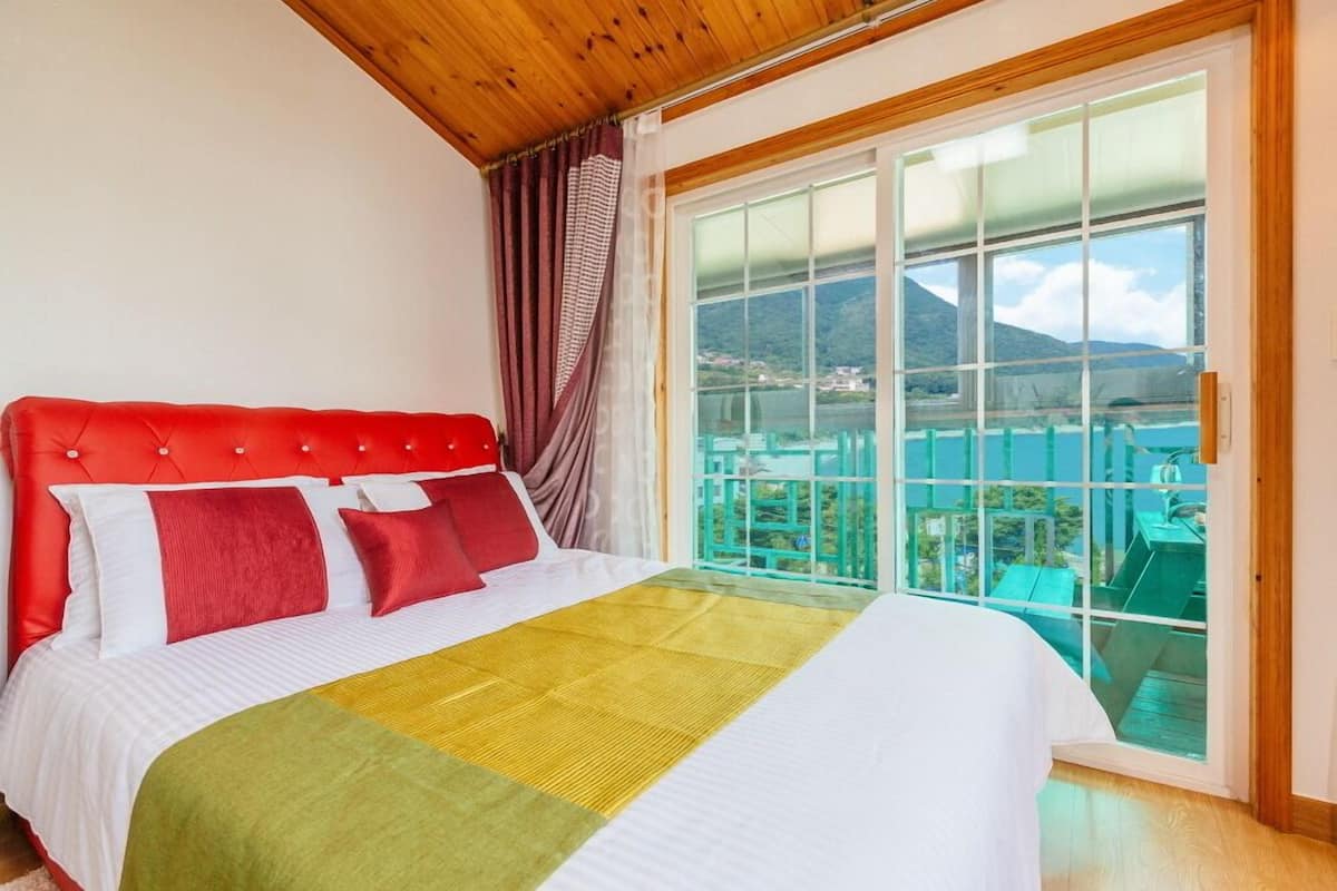 Room (Jindallae) | Free WiFi, bed sheets
