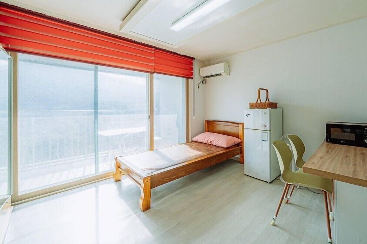 Room (202 Sicillia) | Free WiFi, bed sheets