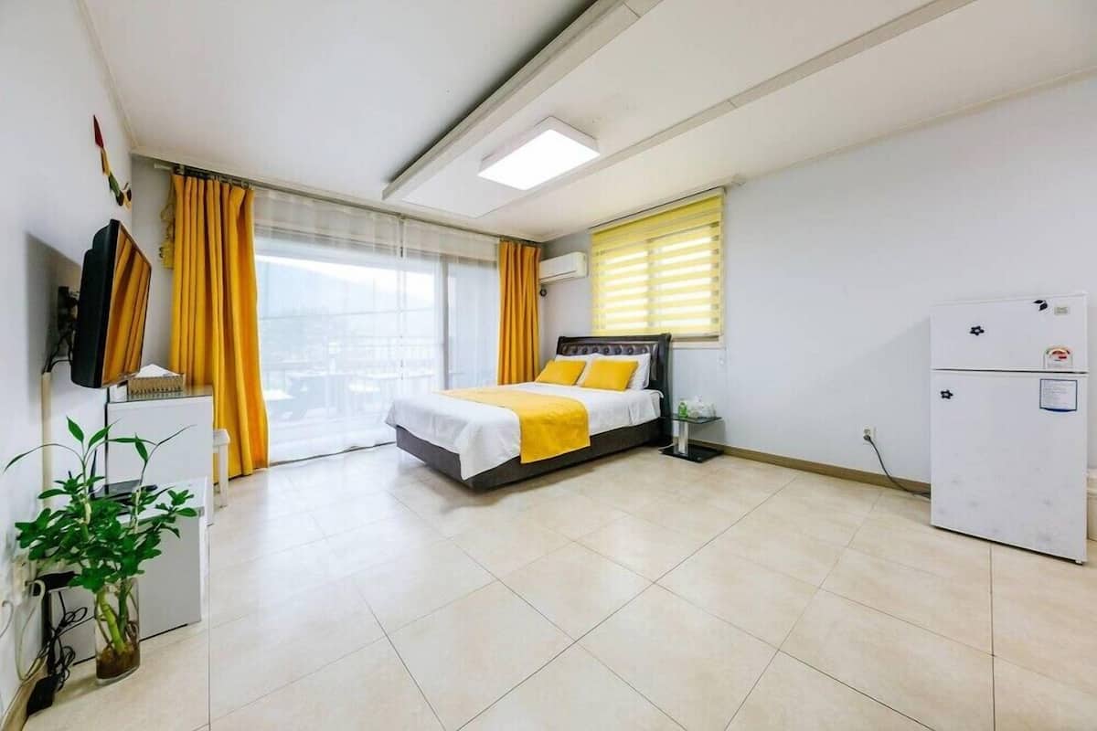 Room (102 Cafri) | WiFi (free), bed sheets