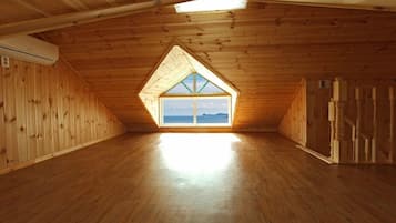 Room (Mungae-gureum) | Free WiFi, bed sheets