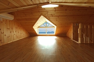 Room (Mungae-gureum) | Free WiFi, bed sheets