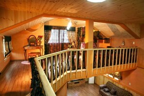 Room (Hannimnara) | Free WiFi, bed sheets - Time Capsule Pension (Gapyeong)