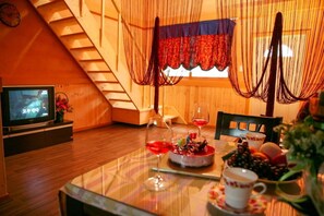 Room (Byulbitnara) | Free WiFi, bed sheets - Time Capsule Pension (Gapyeong)