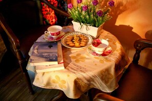 واي فاي مجانًا وملاءات أسرّة