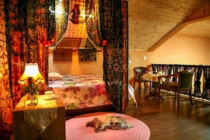 Room (Hannimnara) | Free WiFi, bed sheets - Time Capsule Pension (Gapyeong)
