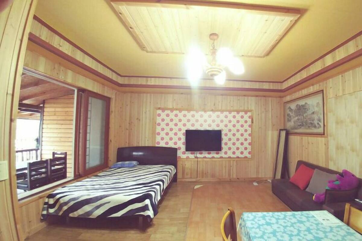 Room (Naesil) | WiFi (free), bed sheets