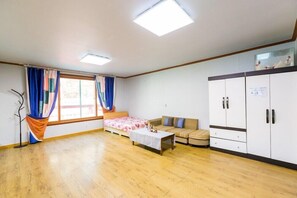 Room | Free WiFi, bed sheets