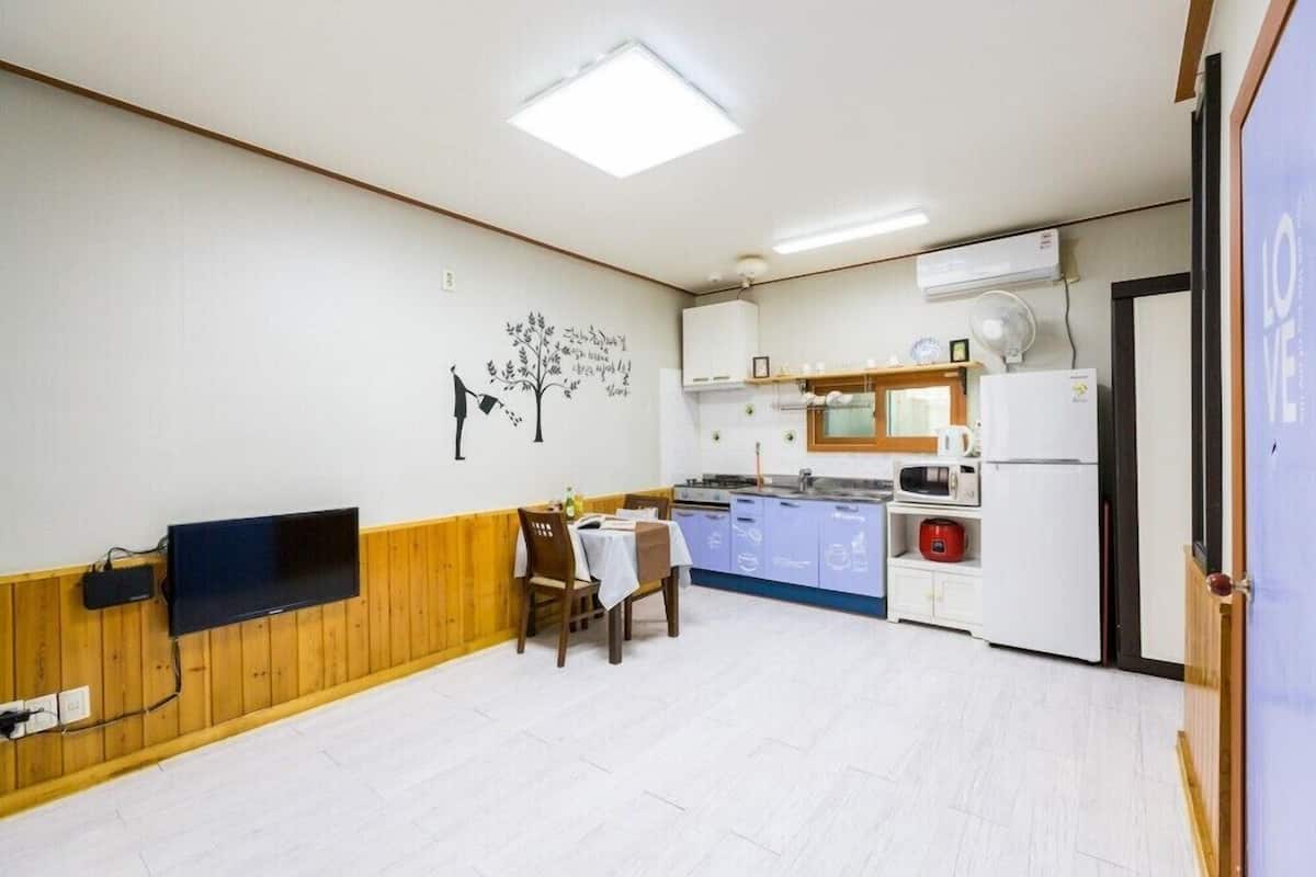 Habitación (Lavender) | Wifi gratis y ropa de cama