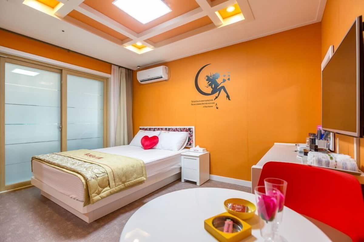 Kamar (Motel 2nd floor Maehwa) | Wi-Fi gratis dan seprai linen