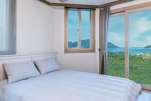 Room (Luna) | Free WiFi, bed sheets