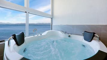 ๋ฃธ (A-201 duplex spa) | ๋ฌด๋ฃ WiFi, ์นจ๋ ์ํธ