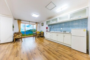 Free WiFi, bed sheets - Forest Village Padosori Pension (Geoje)