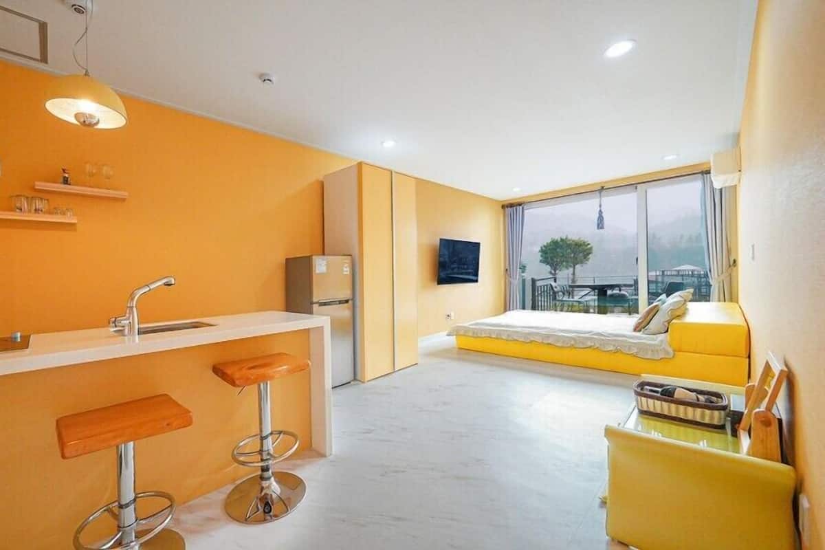 Room (Is 103)