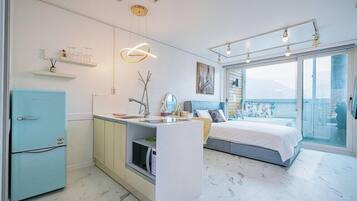 Room (Art 201) | Free WiFi, bed sheets